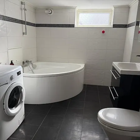 Cozy In As Sentrum One Bedroom, One Common Room, One Kitchen And Bathroom With Tub As
